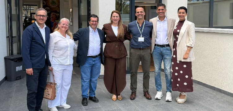 Imagen de  El alcalde de Arucas asiste a la...