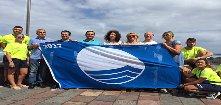 
												Imagen de La bandera azul vuelve a ondear un año...