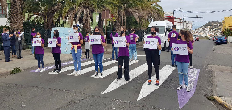 Arucas conmemora el 8M con la campaña AVANZA POR LA IGUALDAD, junto a los IES del municipio
