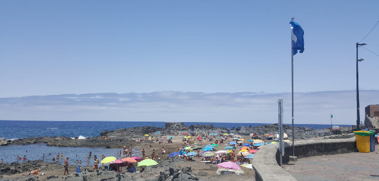 
												Imagen de Arucas vuelve a izar un año más las...