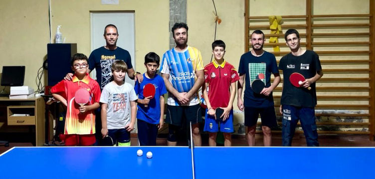 El Ayuntamiento de Arucas pone en marcha la escuela de tenis de mesa en el municipio