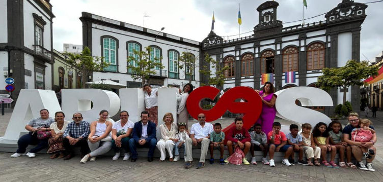 
												Imagen de El Ayuntamiento de Arucas recibe a los...