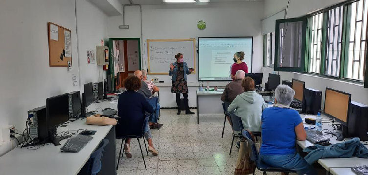 La concejalía de Participación Ciudadana continúa con su proyecto de Alfabetización Digital, dirigido a las personas mayores del municipio