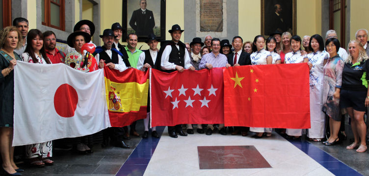 
												Imagen de El Ayuntamiento recibe en el Salón de...