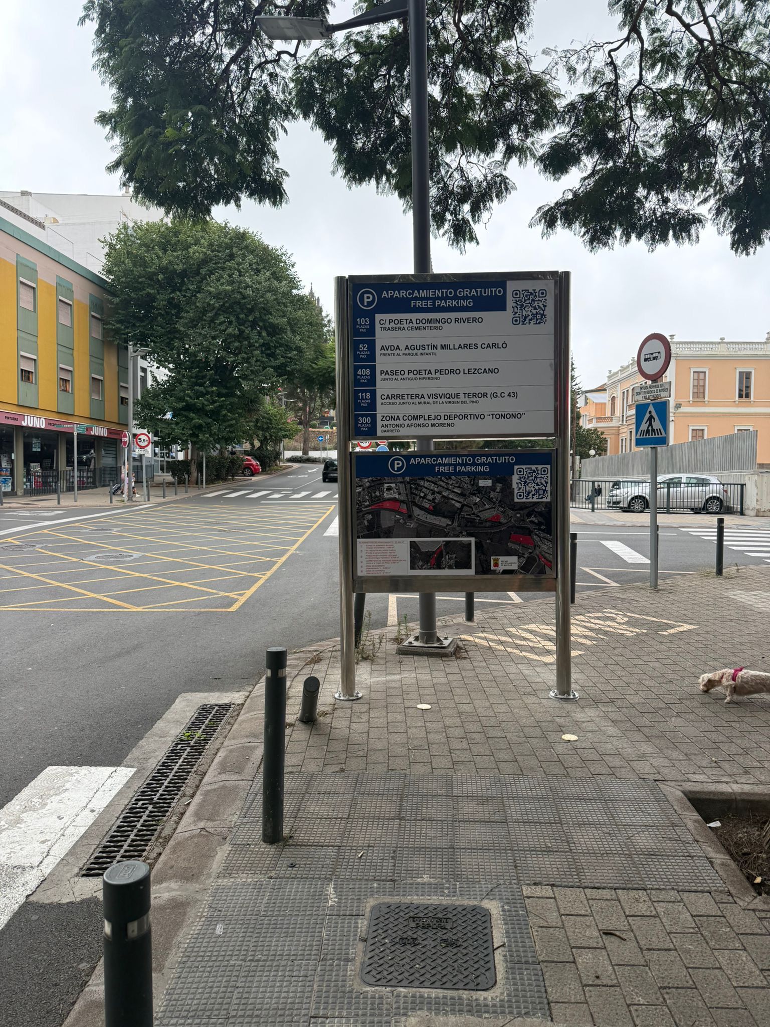 Imagen de El Ayuntamiento de Arucas instala seis nuevos directorios informativos para señalizar las zonas de aparcamiento gratuito 3