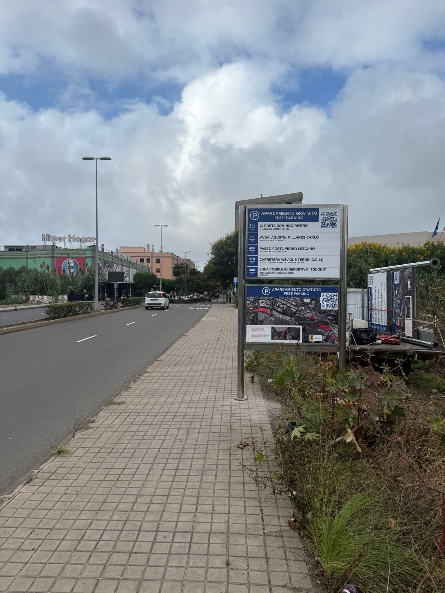 Imagen de El Ayuntamiento de Arucas instala seis nuevos directorios informativos para señalizar las zonas de aparcamiento gratuito 1